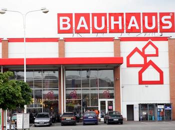 BAUHAUS začal kopat základy hypermarketu v Ivanovicích. Navzdory zákonům.